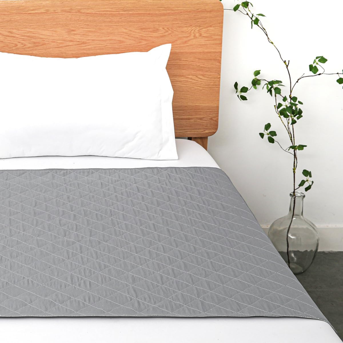 GRUENERDE Waterproof Saddle Bed Pad with Tuck-in Sides