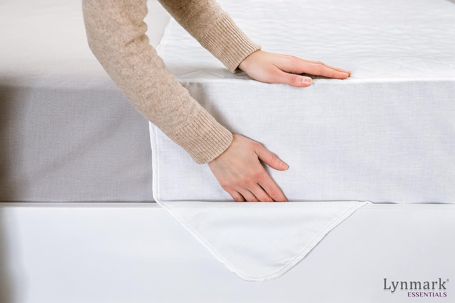 Lynmark Washable Bed Pads - Non-Slip Waterproof Mattress Protector 2 Pack