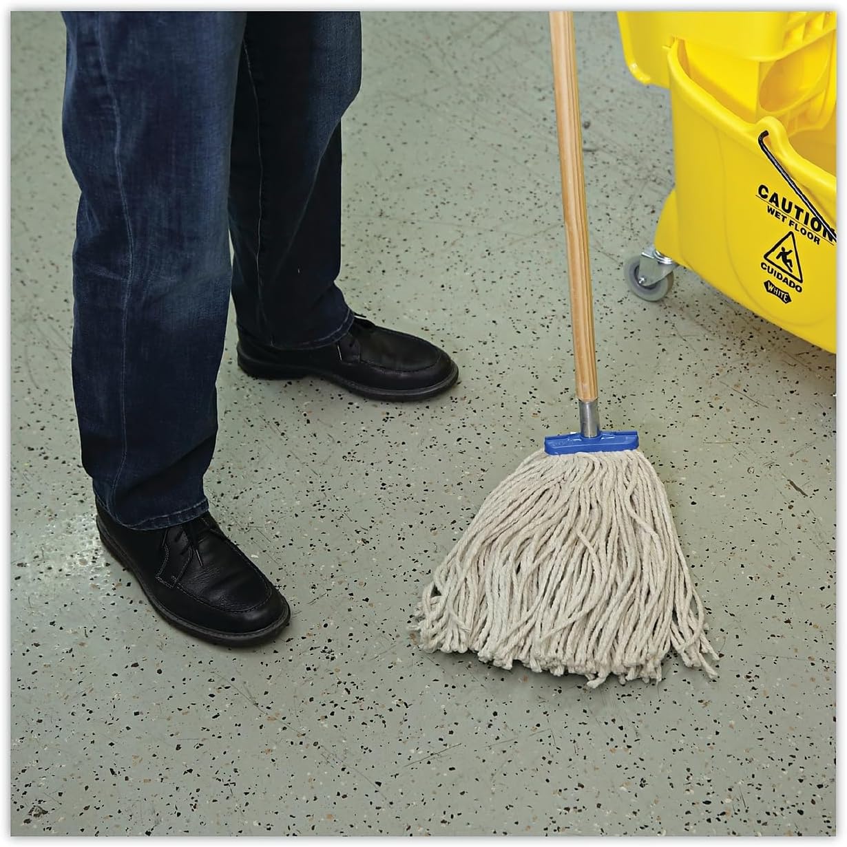 Boardwalk BWK716CEA 16 oz Cut-End Lie-Flat Cotton Wet Mop Head - White