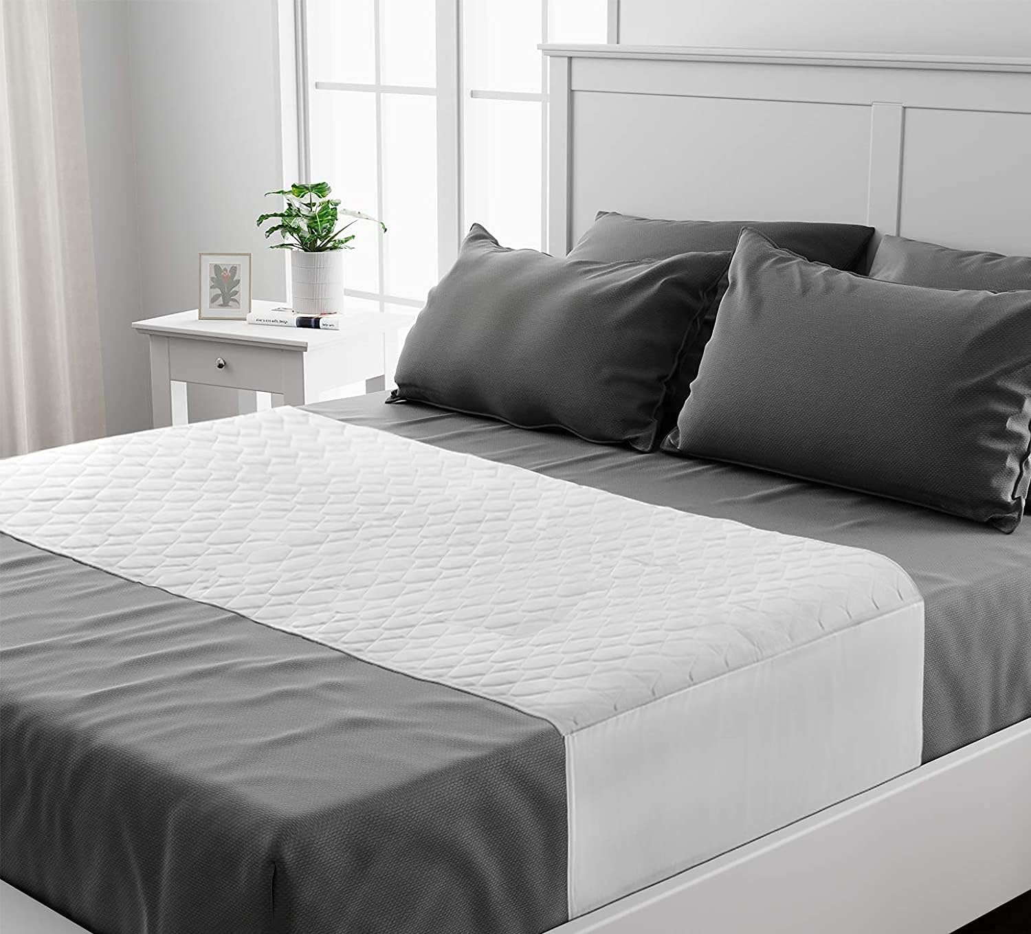 Lynmark Washable Bed Pads - Non-Slip Waterproof Incontinence Protector for Bedwetting