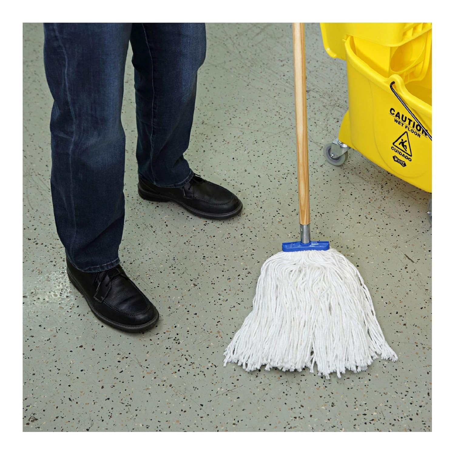 Boardwalk BWK720R 20 oz Lie-Flat Rayon Mop Head - White